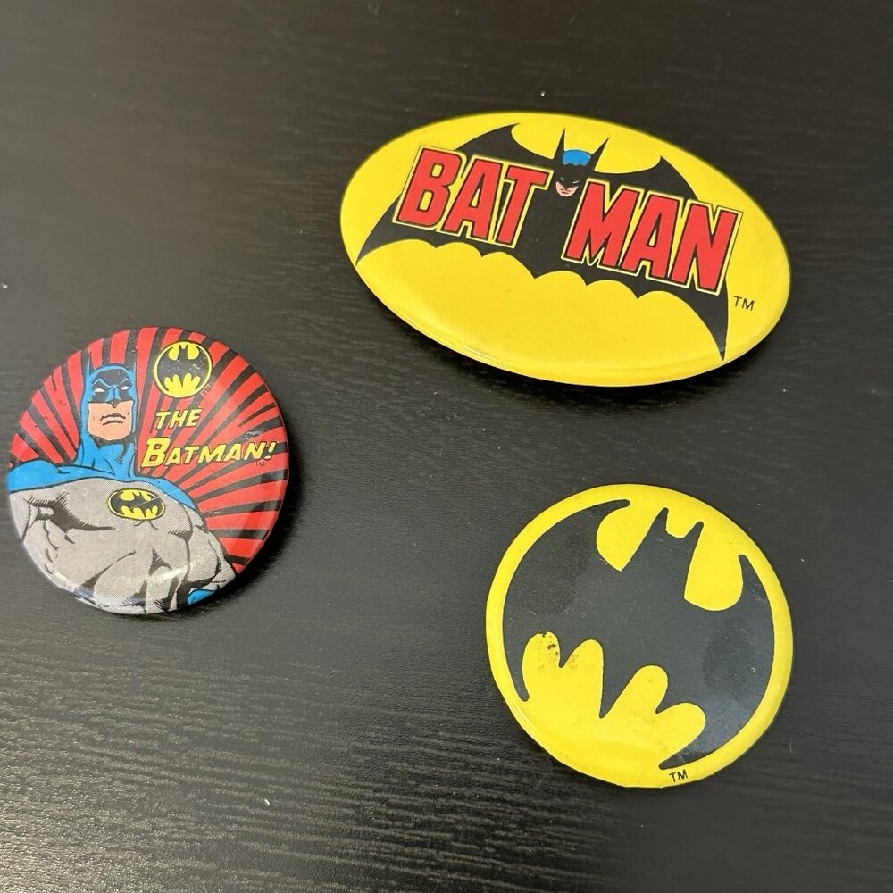 VINTAGE 1940 1982 LOT of 3 BATMAN pins buttons DC Comics Bat Collectibles Oval